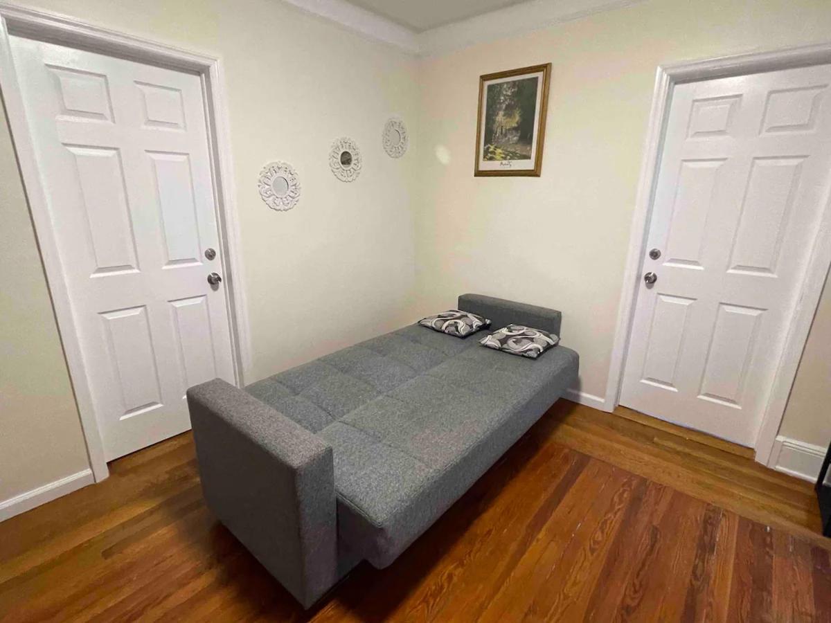 Entire Beautiful 2Br Apartment L. Convenient Location In The Heart Of Queens! New York Exterior photo